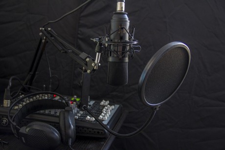 Radio ohne Moderatorengebüren Moderatorarbeitsplatzbeispiel